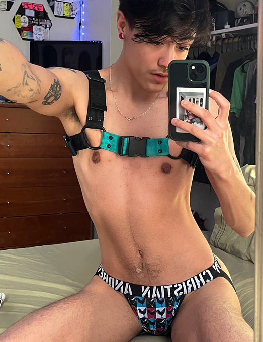 Watch Joey Michaels's leaked NSFW photo on TwXstars