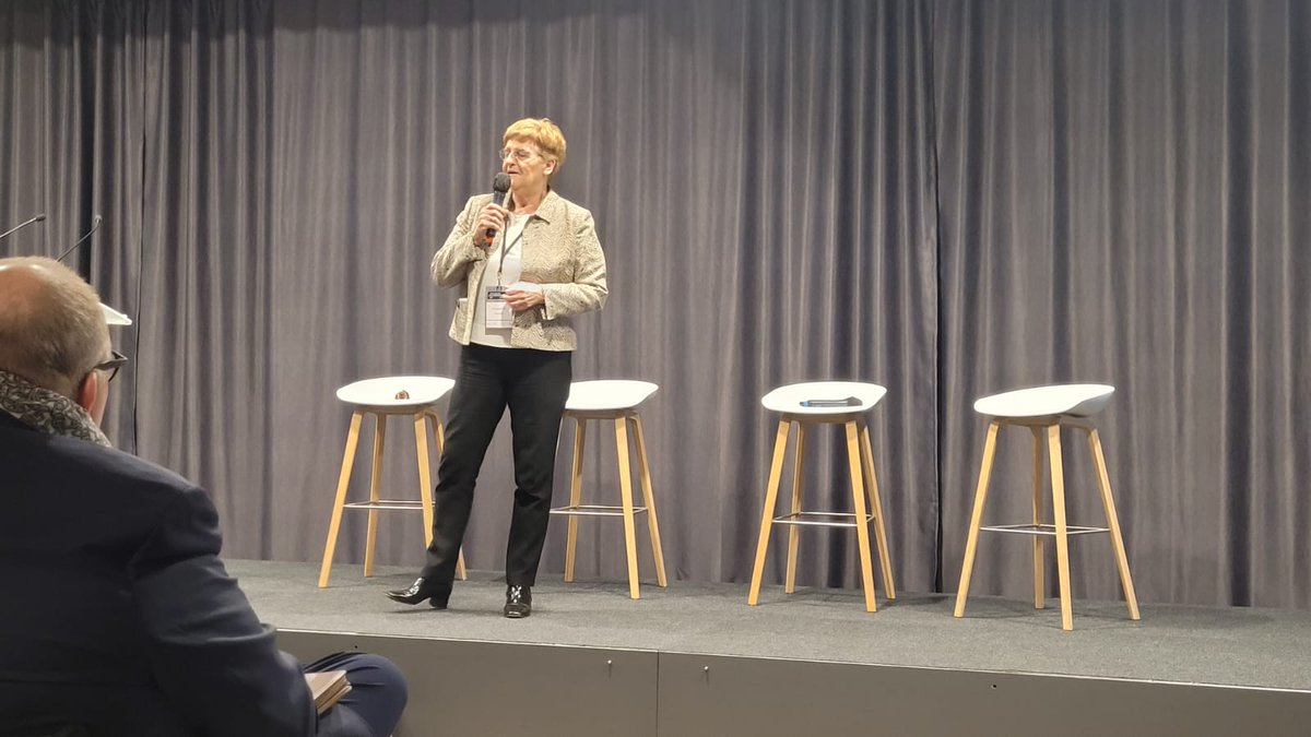 Medef Lille Métropole (@medeflm) on Twitter photo Mot d'ouverture de Marie-Hélène Foubet (<a href="/reseaualliances/">Réseau Alliances</a>) sur la nécessité de casser les barrières, d'ouvrir les silos, entre les entreprises et les jeunes du territoire : "l’action doit être forte et collective". <a href="/E_Cites/">Entreprises & Cités</a> <a href="/orpin_yann/">Orpin</a> #recrutement #inclusion Mot d'ouverture de Marie-Hélène Foubet (<a href="/reseaualliances/">Réseau Alliances</a>) sur la nécessité de casser les barrières, d'ouvrir les silos, entre les entreprises et les jeunes du territoire : "l’action doit être forte et collective". <a href="/E_Cites/">Entreprises & Cités</a> <a href="/orpin_yann/">Orpin</a> #recrutement #inclusion