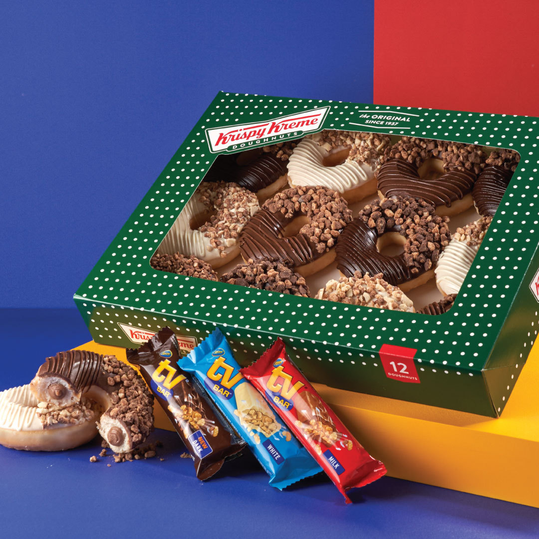 KrispyKreme_ZA's tweet photo. Decadent, Delicious, Dozen...
All our favourite words 😍
Also, everything that'll make your day that much sweeter!
Grab your dozen of the TV Bar® range and experience a chocolately explosion🍫🤤🍩
While stocks last. Ts and Cs apply.
#KKSA
#KrispyKreme
#doughnuts
#TVBar https://t.co/OG2BCHeH7C