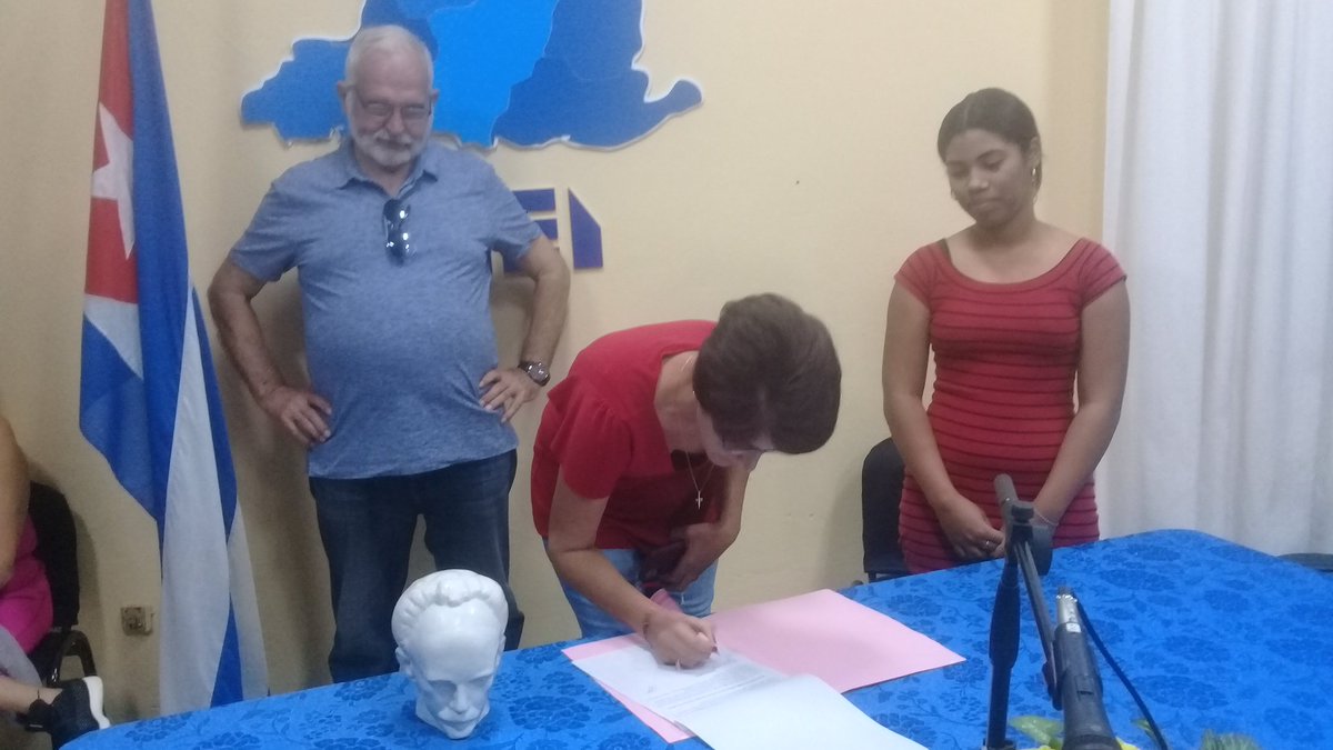 oficina_ss's tweet photo. Se firma el Código de Ética de los auditores del sistema #ONEI en #SanctiSpiritus https://t.co/mpF8LDy4wY