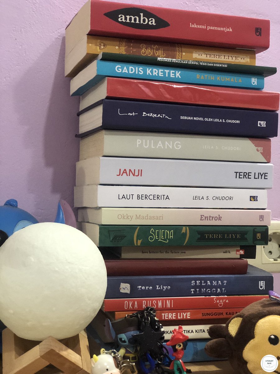 literarybase's tweet photo. coba perlihatkan aku tumpukan buku kalian, sukaa bgt liatnyaa /lt https://t.co/jxEQoTC2Xk