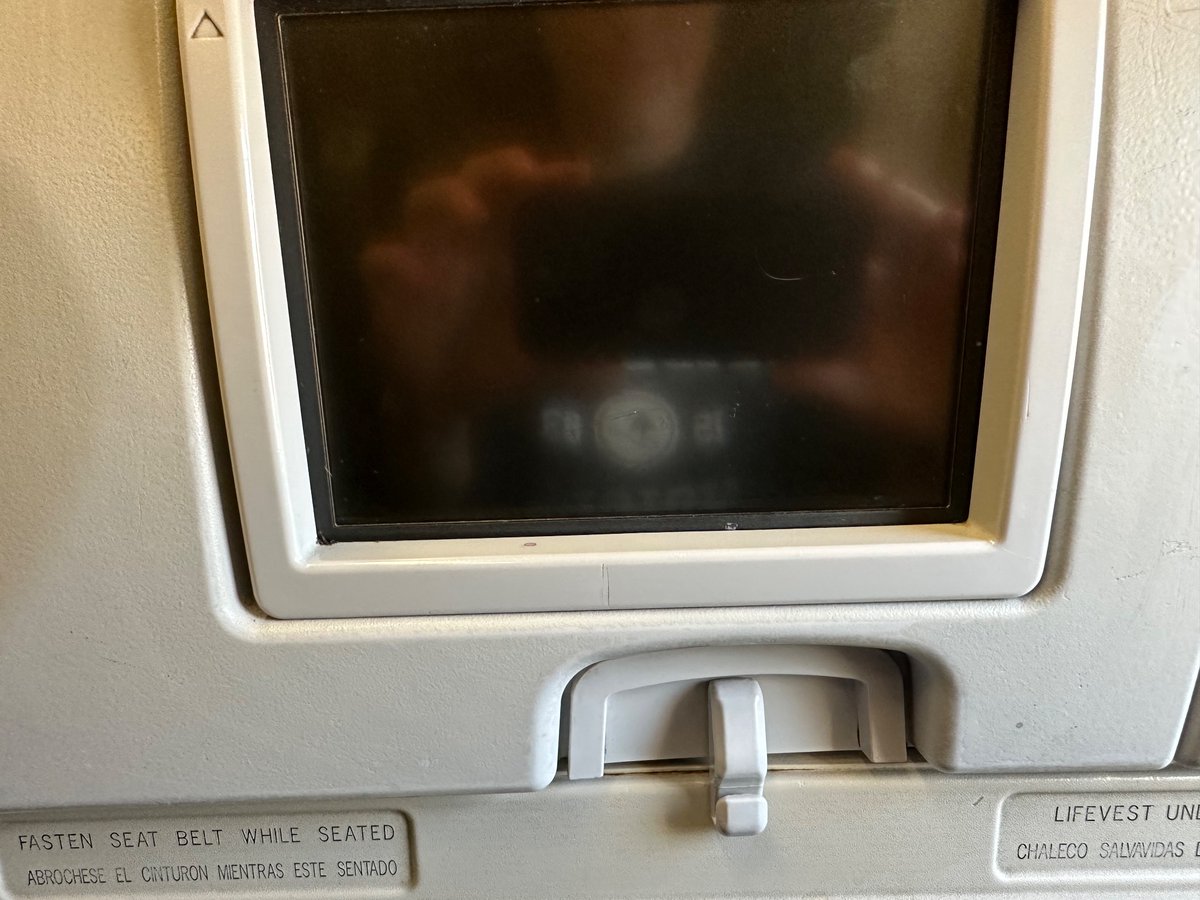 argh <a href="/JetBlue/">JetBlue</a> on flight 401 bos -msy and my tv doesnt work at all :(