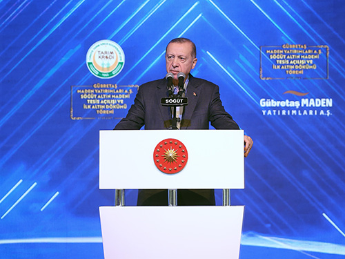Söğüt Altın Madeni açılışında konuşan Cumhurbaşkanı  Erdoğan "2000 yılında neredeyse sıfır olan altın üretimimiz 2020 yılında 42 tonla Cumhuriyet tarihinin rekorunu kırdı" dedi. 

#CumhurbaskanıErdoğan #söğütaltınmadeni #altın #türkiye #cuma #maden #haber #CİNE1 #cine1haber
