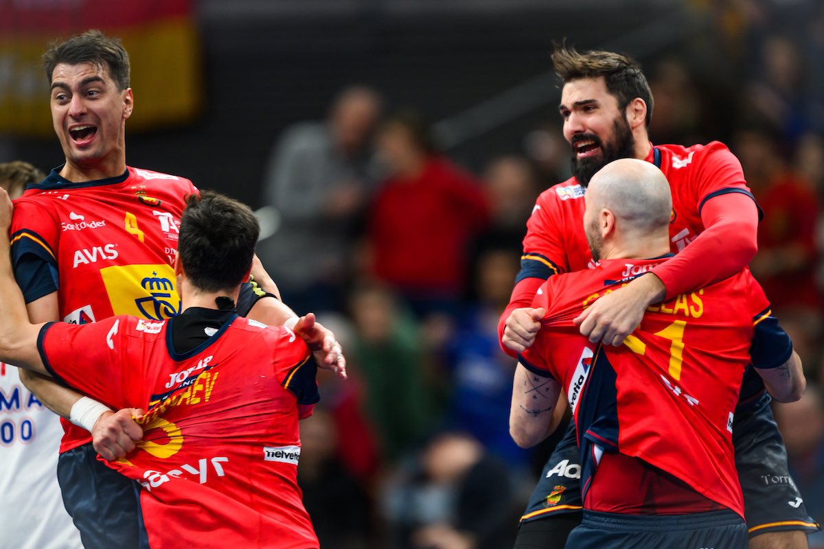 RFEBalonmano tweet media