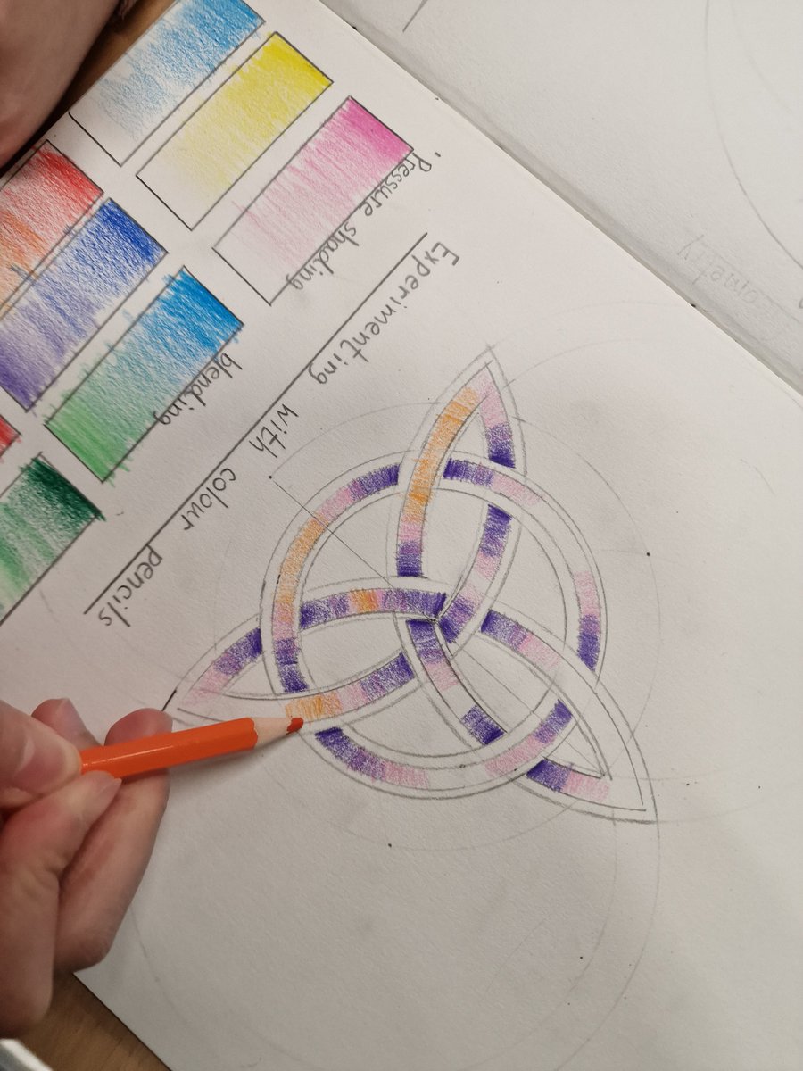 MrMacLPS's tweet photo. Year 6 have created some incredible geometric art in maths this week, including these beautiful trinity knots 😍 #Art #Maths #STEM https://t.co/M58QLB36us