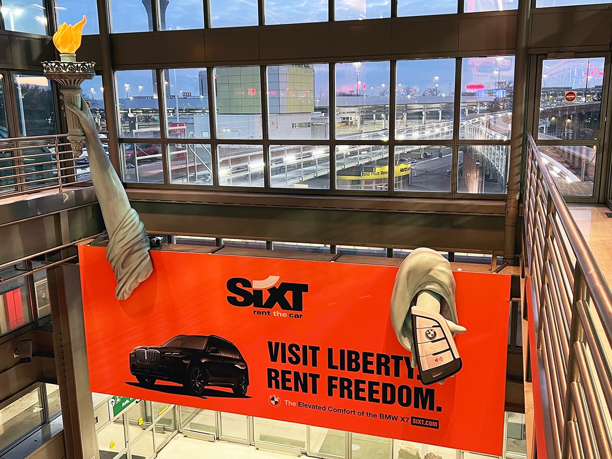 CCOutdoorNA's tweet photo. @SixtUSA enlisted @atomicprops to help execute their vision of an out-of-the-box 3D #OOH installation targeting car rental customers at @EWRairport, and Clear Channel Airports’ turn-key Advertiser Client Services (ACS) delivered!🗽🚗

#NYC #RentTHECar #BigApple #EWR https://t.co/acwiZAFADm