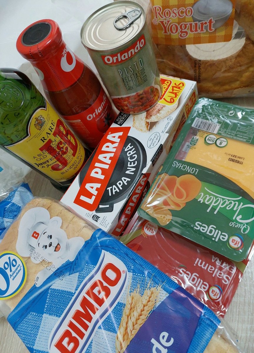 EusebiaJimeno's tweet photo. ¿Veis normal que esta compra me haya costado 45 euros? Y eso comprando el embutido más barato. Esto tenemos que comer los pobres mientras Juan Roig se harta de chuletones. Como PODEMOS no fije los precios de los productos pronto no podremos ni comer. https://t.co/m4R3072wqp