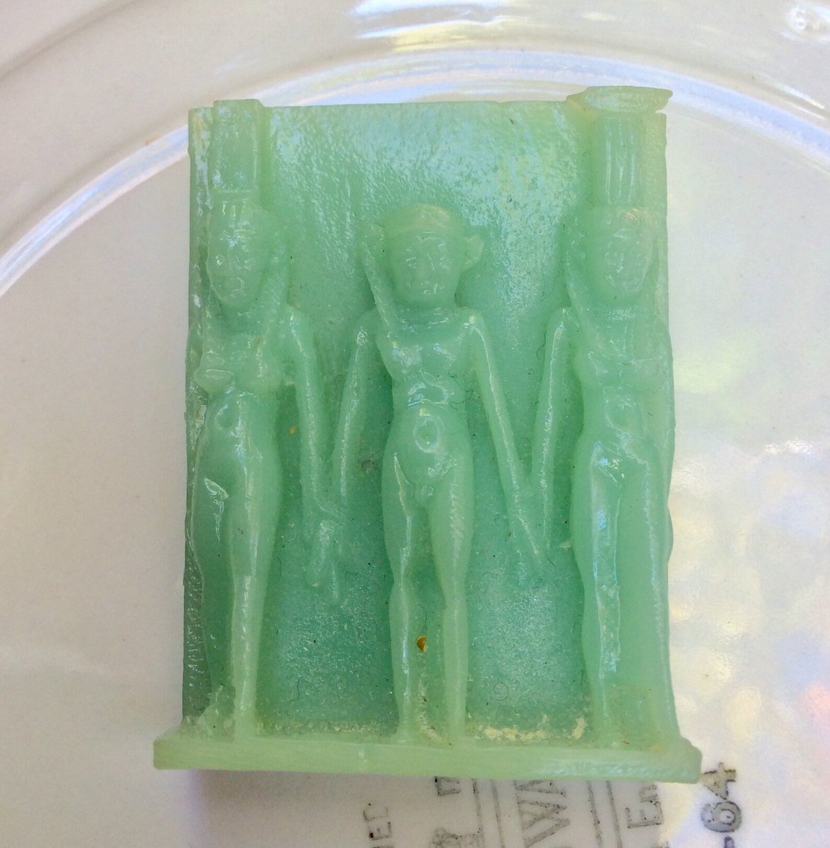 GothicGlass's tweet photo. Vintage Lucite Green Pendant Egyptian Goddess Crow Vanity Jewelry Canada, Free Shipping Sale
CA$39.00 #jewelrygifts #vintagejewelry #lucitebrooch #ufo #martians #greenlucite #carvedcelluloidbrooch #et #vintagejewelry #vintagevalentines #etsyjewelry https://t.co/0HCkMULWl9