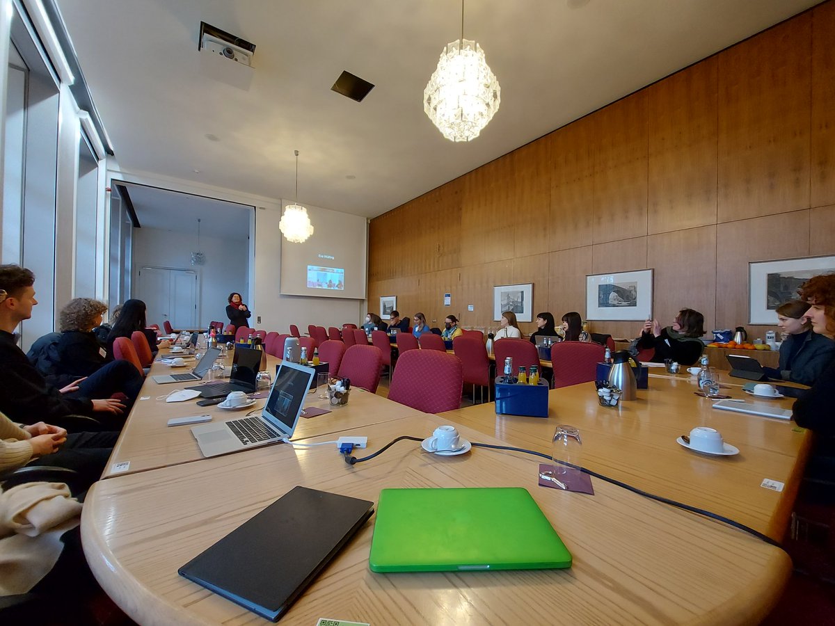 SelonFischer's tweet photo. Großer Auftakt der DFG Forschungsgruppe "Praktiken der Personenreferenz" an der @WWU_Muenster
Wir machen uns auf zu spannenden vier Jahren 😁 https://t.co/5sGcUF7nXL