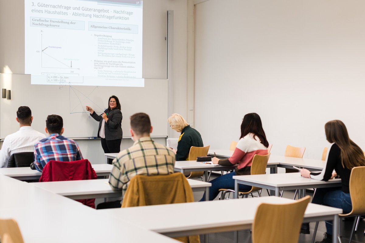 NewsRoom_HAWK's tweet photo. #Betriebswirtschaft #berufsbegleitend an der HAWK flexibel und beruflich vereinbar in #Holzminden studieren // #Einschreibungen für den #Studienbeginn zum #Sommersemester sind ab sofort und bis zum 15.02. möglich. https://t.co/MC6y85uOk7
https://t.co/E65oMh7JG4 https://t.co/m6zdfM1SWx