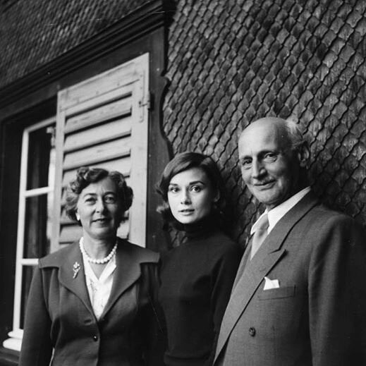 kaz.h on Twitter "RT SoAudreyHepburn Audrey Hepburn with Anne Frank