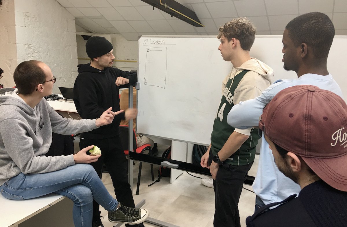 ouestmedialab's tweet image. Quelques images du #HybLab #Nantes depuis les locaux de @agrecoleimage où sont réunis depuis hier 80 étudiants (+ @PolytechNantes +@EPJTours) et 10 médias. Objectif : développer des récits interactifs et visuels sur le thème des solutions face à l'urgence climatique.