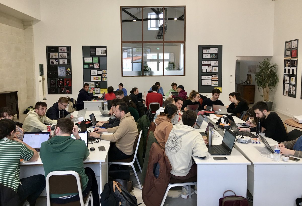 ouestmedialab's tweet image. Quelques images du #HybLab #Nantes depuis les locaux de @agrecoleimage où sont réunis depuis hier 80 étudiants (+ @PolytechNantes +@EPJTours) et 10 médias. Objectif : développer des récits interactifs et visuels sur le thème des solutions face à l'urgence climatique.