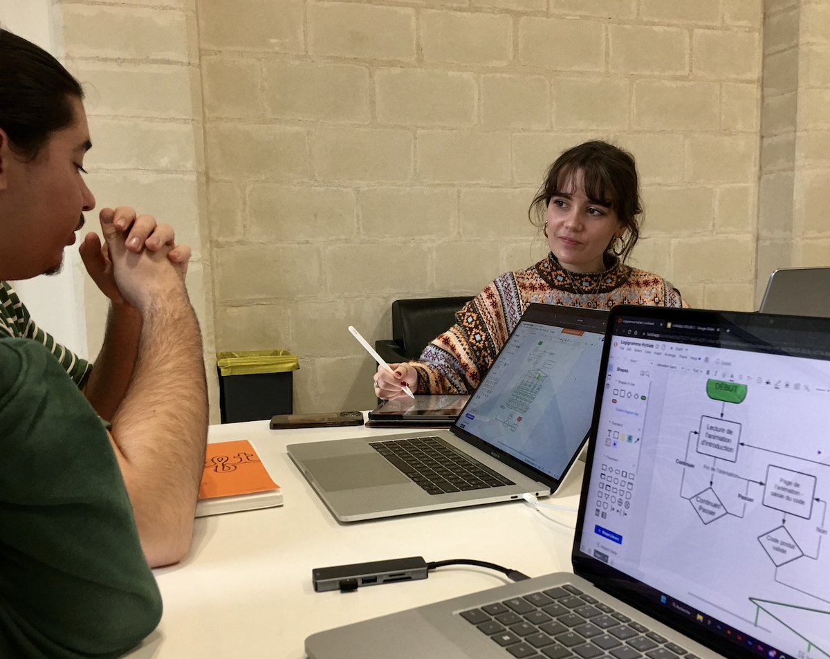 ouestmedialab's tweet image. Quelques images du #HybLab #Nantes depuis les locaux de @agrecoleimage où sont réunis depuis hier 80 étudiants (+ @PolytechNantes +@EPJTours) et 10 médias. Objectif : développer des récits interactifs et visuels sur le thème des solutions face à l'urgence climatique.