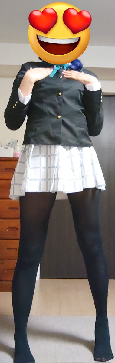 ApfelGarten107's tweet photo. いい歳した大人なんですが、コスを楽しんでます。
これ、ちょっと脚長く見えるな（太いけど）
そして、めっっっちゃ、家！！！笑笑 https://t.co/rYW3ygVfyx
