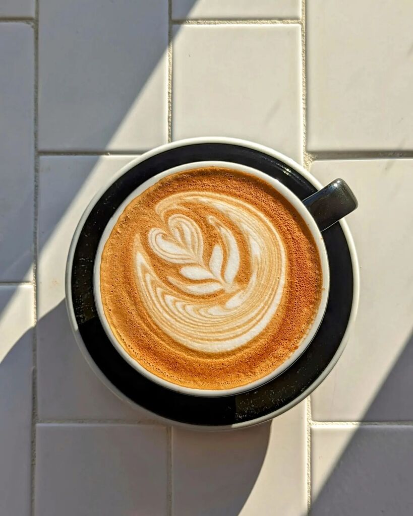 FujOnTap's tweet photo. Sun's finally out 🤩 @aliascoffeeny #latteart https://t.co/qglmBEfyMO https://t.co/77e9ZVAG3W