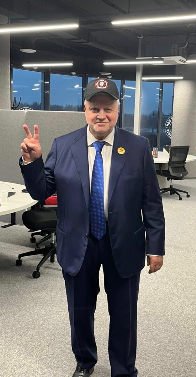 mironov_ru's tweet photo. Сегодня посетил «ЧВК Вагнер Центр» в Питере. После визита окончательно убедился в правильности своего предложения о легализации ЧВК! Бойцы заслуживают те же льготы и возможности, что все участники СВО. В этой жестокой войне, развязанной против России, мы победим только вместе. https://t.co/kwdy2ECNXP