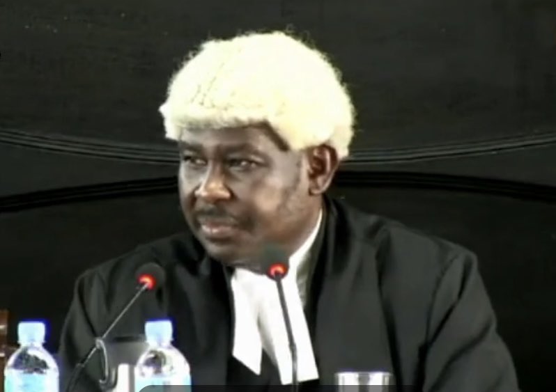 ThisFowora's tweet photo. The Chief Justice of the Republic of Sierra Leone, His Lordship Justice Desmond Babatunde Edwards, and four empanelled Justices have ruled in favour of the usage of the Proportional Representation (#PRSystem) for the forthcoming 2023 general elections. https://t.co/C5iFhwK9VZ