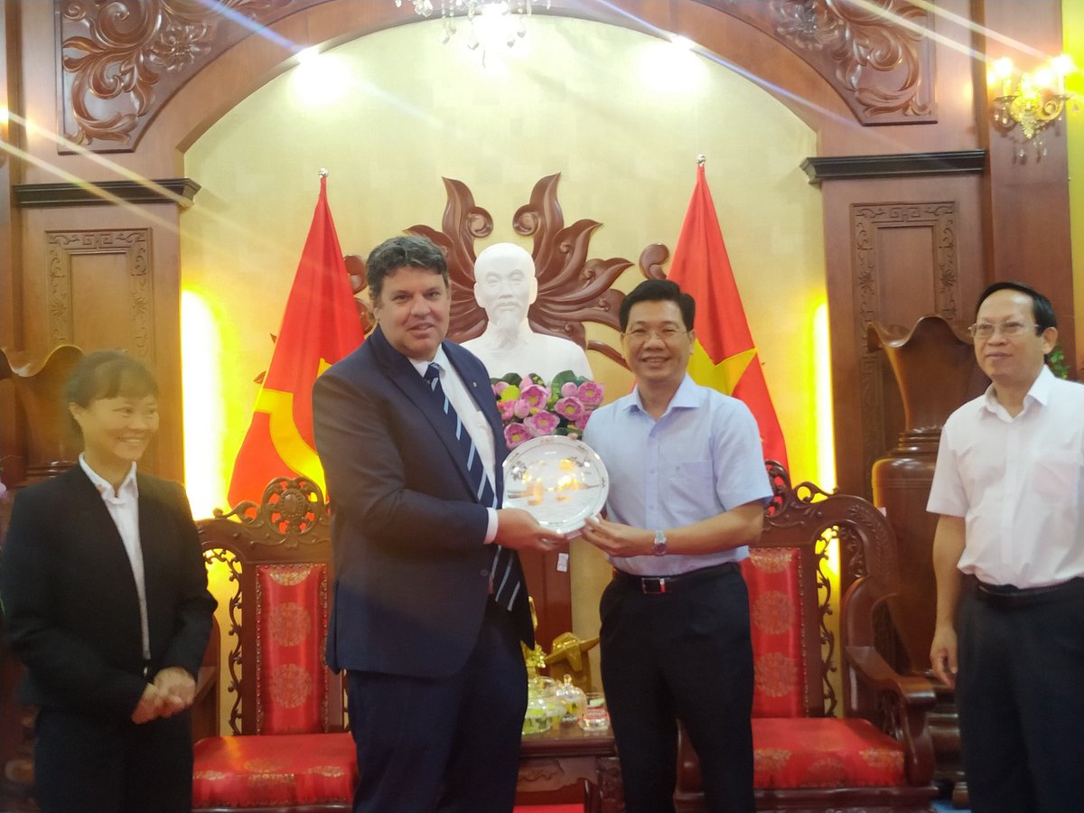 jononewby's tweet image. #Auspicious Meeting. First meeting for the new year 🐈 with the Communist Party leadership of #TayNinh Province. Discussing the outcomes of the @ACIARAustralia 🇦🇺 supported #cassava #disease 🦠 management project &amp;amp; planning for a longterm #partnership. @BiovIntCIAT_eng @CGIAR