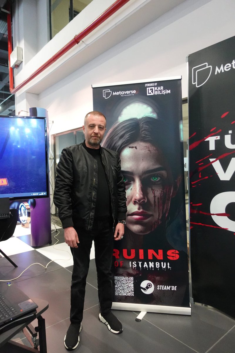 atmturk's tweet photo. Yönetim Kurulu Başkanımızın katılımıyla, Çözüm ve arge ortağımız Metaverse Bilgi Teknolojileri şirketi ile beraber Mobilfest İletişim Teknolojileri fuarında Türkiye'nin ilk VR korku oyununu tanıttık. #mobilfest https://t.co/cwcR6o9Fxs
