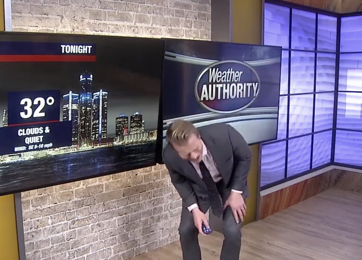 #TheNine there’s something about doing weather from this spot that makes <a href="/alongstreetfox2/">Alan Longstreet</a> <a href="/dkevrafox2/">Derek Kevra</a> giggle monsters 😂😂