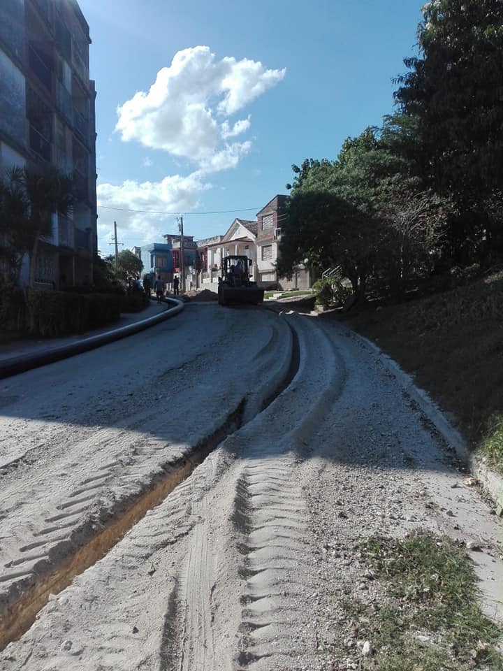 Se continúa con la rehabilitación de la conductora # 2 Carlos Manuel de Céspedes de Banes, que beneficiará la zona Este y restablece el servicio a los circuitos de campo tiro. Ejecutada por <a href="/hidroredcmg/">Hidrored</a> , UEB de las Tunas y la Brigada de Acueducto y Alcantarillado de Banes.
#Cuba