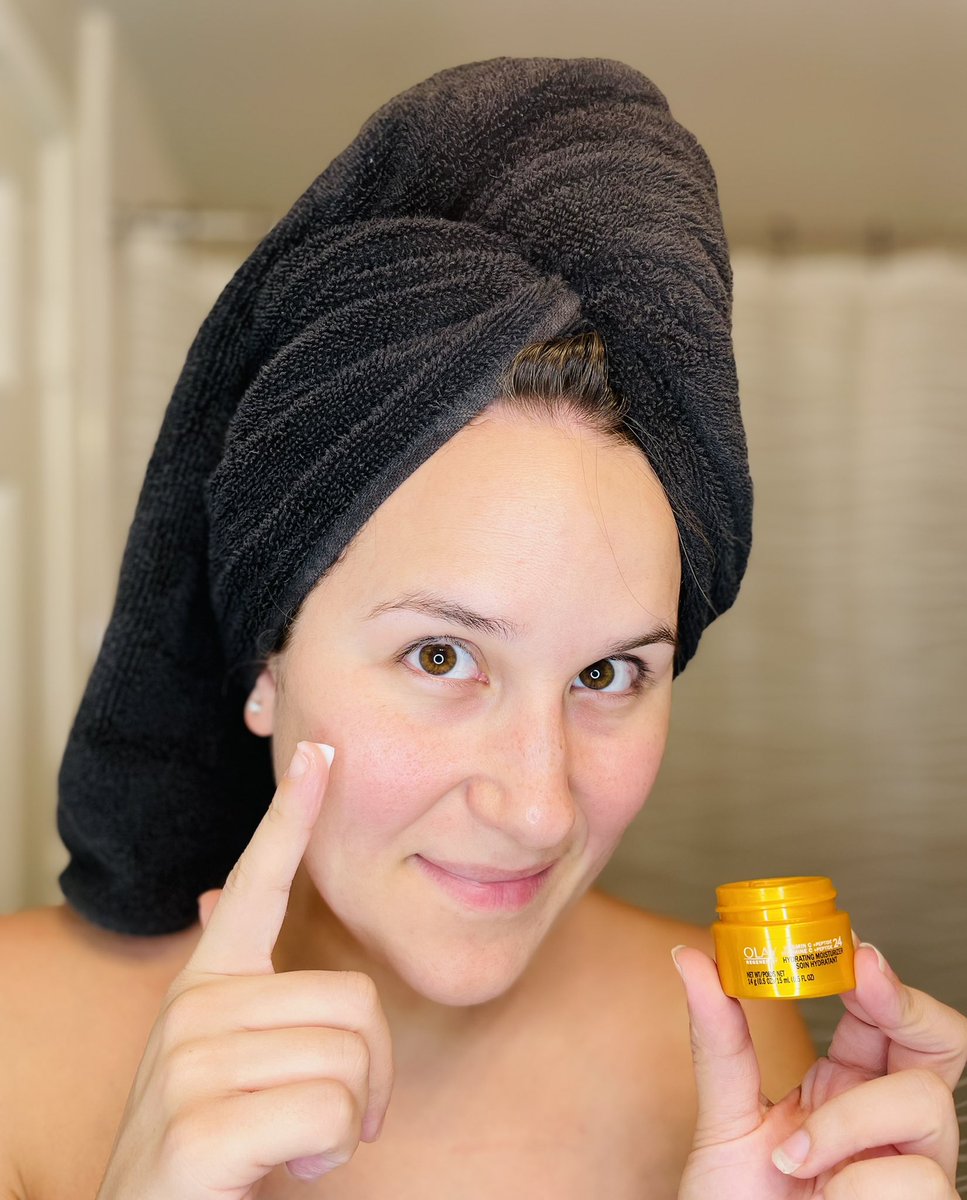RezaKatelyn's tweet photo. I love this Olay Vitamin C Moisturizer!! #ugccommunity #UGCcreator #UGC #UGCcontent https://t.co/OOK6J47meI