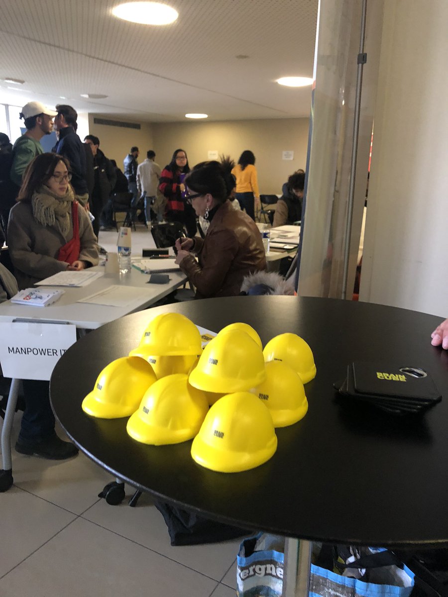 En live 😉du Forum des métiers du #numerique à la BU de la Doua Avec les équipes #poleemploi #Tassin #Villeurbanne @poleemploi_ara Les demandeurs d’emploi étaient bien au RDV #TousMobilises cet après-midi.