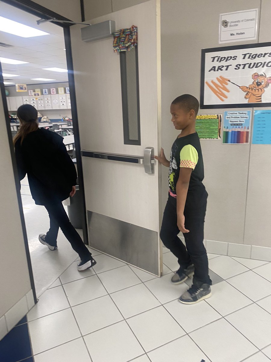 Miss_Rob_80's tweet photo. @CoachCarlos_21 @LisaRob38 @TippsElementary @CyFairISD @FeliciaWT This was amazing experience for both @CoachCarlos_21 boys and TAP (Tigers Achieving Power) girls to learn that shivery is alive and how manners are still important and respected in our society. If you want more information about our program. Please contact @CoachCarlos_21 and me https://t.co/FLrvS9KAiT