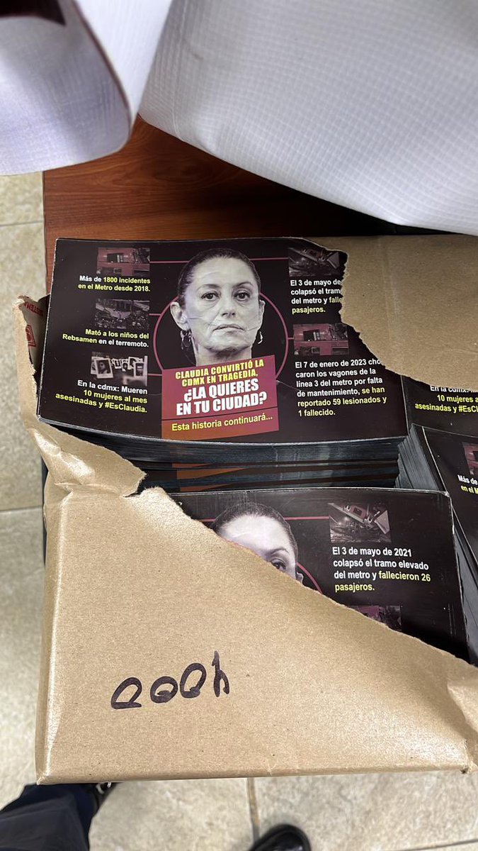 Joacontreras4's tweet photo. Esto es lo que, según palabras de la "buchona doctorante" Sandra Cuevas, le fue sembrado en sus propias oficinas (ajá). Y según ella, estaba ahí en ese momento, entonces es ciega, estúpida o pndeja, o todo junto.
Que tipa más corriente, vulgar y mentirosa!! https://t.co/jVxXfRD5dE