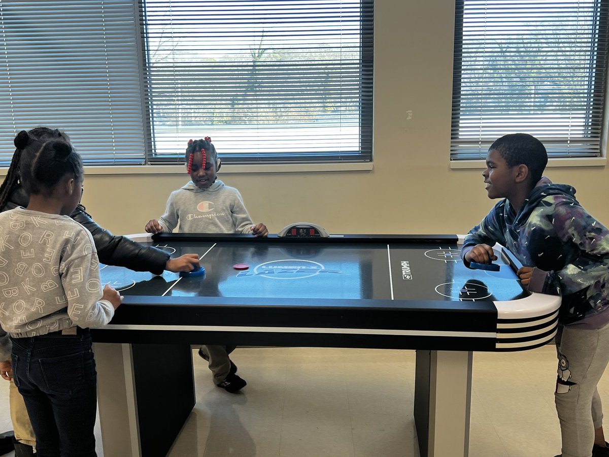 MichelleDenson8's tweet photo. #FunFriday#RewardingStudents#GameRoom#2ndGradeSTEM @melsithole @SharpeSystems  @marcopitts https://t.co/tunYG3v4Xj