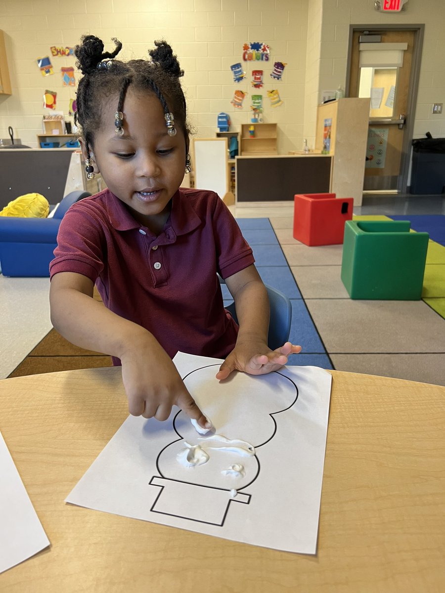 AlexaGMoreland's tweet photo. Fun Friday calls for sensory play ❄️ 
#3k @RiverbankElem @LexingtonTwo https://t.co/Y9uvoj5d6y