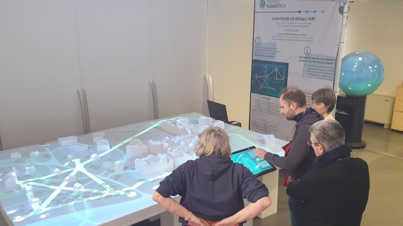 Terra_Numerica's tweet photo. Quand @bsportisse, PDG @Inria, vient rendre une visite impromptue à TerraNumerica @Sophia50ans @CASAOfficiel 

Belle surprise et beau partage avec le collectif qui s'est mobilisé et les élues de @ValbonneSA

@CNRS_DR20 @inria_sophia @Univ_CotedAzur @AcademieNice @DranePaca https://t.co/pXHlbAg9sM