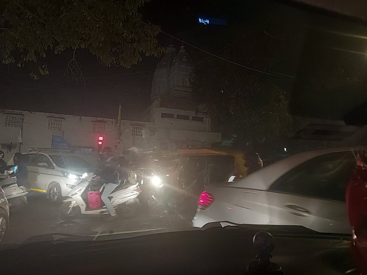 radhikaaeron's tweet photo. Delhi's traffic is becoming worse!!! From janakpuri to paschim vihar, it takes more than 1 hour every day. And you know the weird part. No traffic cops are visible anywhere. #helpnitingadkari #delhigovernment https://t.co/spqowI0N5G