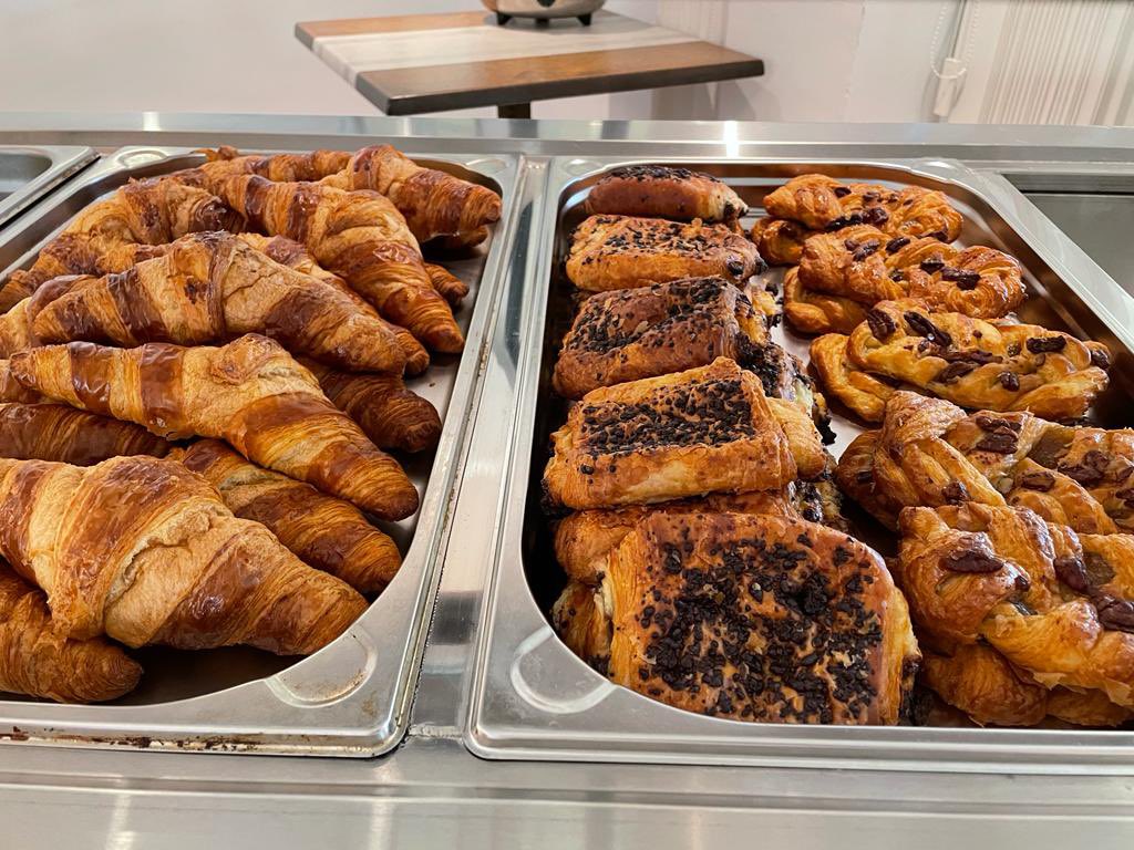 Laura______G's tweet photo. Delighted to host a Club Table Breakfast to show our #appreciation to Members currently staying at #RoyalSunsetBeachClub whilst our Swimming Pool improvement works are taking place. #ThankYou @ClaudiaGMorell @Minerva_VT @EmmaJayneWoodie @Marga_MartinH @SunBean_Adeje @Ruth_RSBC https://t.co/DCKWvQfYUs