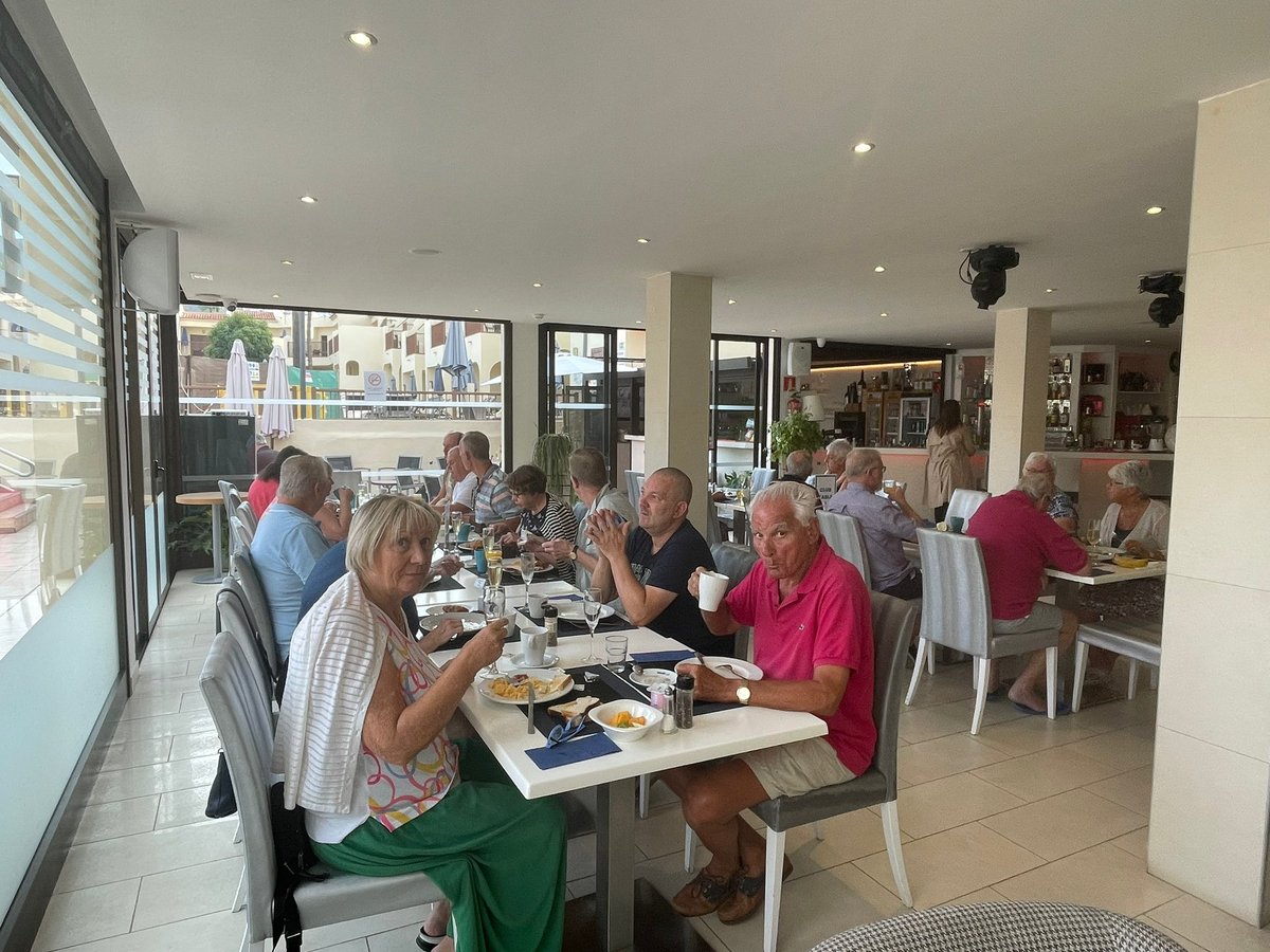 Laura______G's tweet photo. Delighted to host a Club Table Breakfast to show our #appreciation to Members currently staying at #RoyalSunsetBeachClub whilst our Swimming Pool improvement works are taking place. #ThankYou @ClaudiaGMorell @Minerva_VT @EmmaJayneWoodie @Marga_MartinH @SunBean_Adeje @Ruth_RSBC https://t.co/DCKWvQfYUs