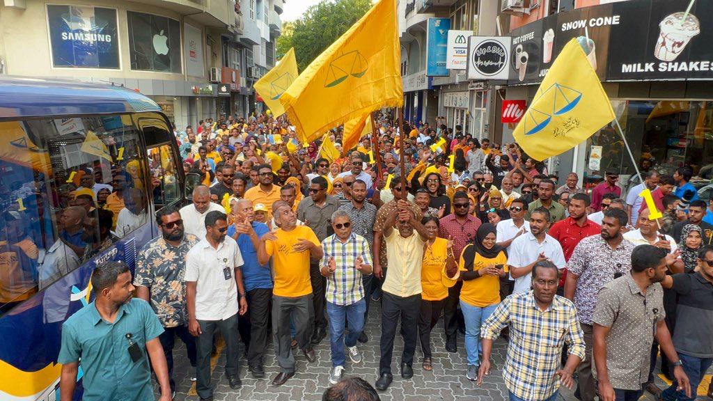 ރާއްޖޭގެ އެންމެ މަޤްބޫލު ސިޔާަސީ ލީޑަރ ❤️

ދިވެހިންގެ #ހިތްތަކަުގެރައީސް ❤️
#ހިތާހިތުގެގުޅުން 💛

#Anni2023 #FikureggeDhirun