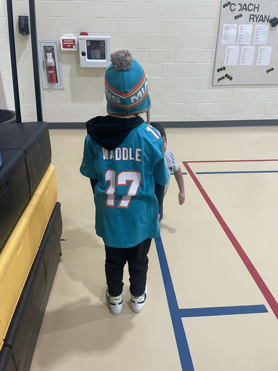 lopezree94's tweet photo. Favorite team jersey at school. Of course he’s in all @MiamiDolphins gear! With one of his fave players #JalenWaddle #MiamiDolphins #FinsUp https://t.co/XtT1BqxAqp