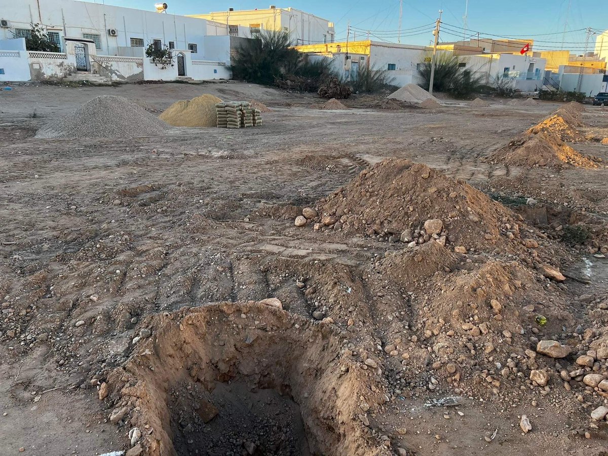 simonprahm's tweet photo. Coming up: New GAME Zones in Douar Hicher & Medenine, Tunisia 🇹🇳 🏀⚽️🥅⛹️♀️
A future platform where the #youth can build dreams, skills, and entrepreneurship.
Big thanks to @DAPPdk for the support 🙏
#publicspace #dappdk #mena #weloveasphalt https://t.co/56zlfO1oaw