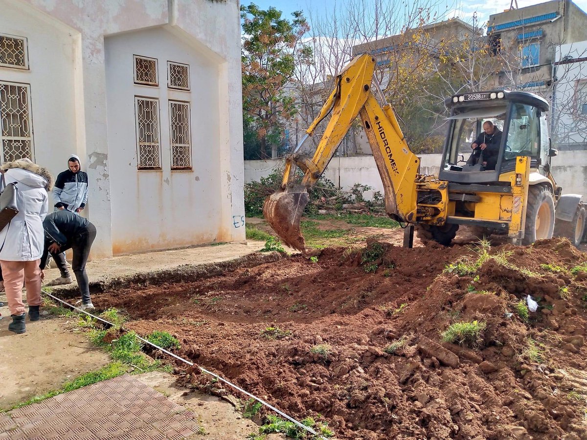 simonprahm's tweet photo. Coming up: New GAME Zones in Douar Hicher & Medenine, Tunisia 🇹🇳 🏀⚽️🥅⛹️♀️
A future platform where the #youth can build dreams, skills, and entrepreneurship.
Big thanks to @DAPPdk for the support 🙏
#publicspace #dappdk #mena #weloveasphalt https://t.co/56zlfO1oaw