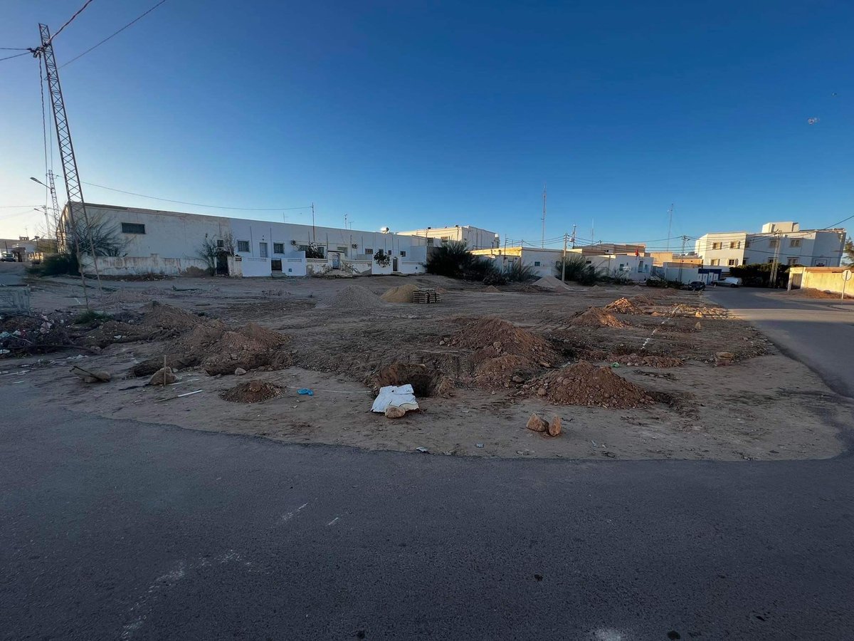 simonprahm's tweet photo. Coming up: New GAME Zones in Douar Hicher & Medenine, Tunisia 🇹🇳 🏀⚽️🥅⛹️♀️
A future platform where the #youth can build dreams, skills, and entrepreneurship.
Big thanks to @DAPPdk for the support 🙏
#publicspace #dappdk #mena #weloveasphalt https://t.co/56zlfO1oaw