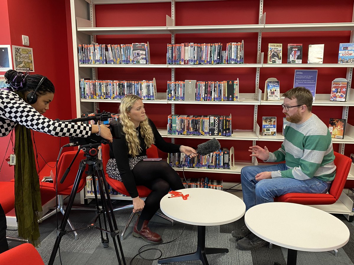 podconcymru's tweet photo. @meicparry speaks to @BroadcastCJS about Y Diflaniad, the first Welsh-language true crime podcast!🏴
@meicparry yn siarad gyda @BroadcastCJS am ‘Y Diflaniad’ - podlediad Cymraeg straeon dirgelwch a throseddol!🏴 #PodConCymru https://t.co/HhtopEXJux