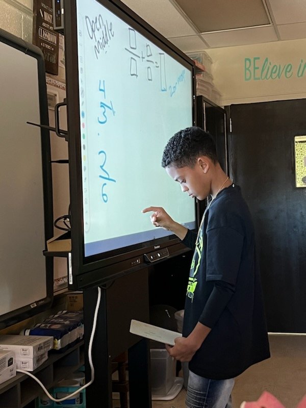 IC_Kirkpatrick's tweet photo. @MrsJTukes @5thBaxterNCTS Mrs. Baxter's 5th graders are solving @openmiddle problems to construct viable arguments and critique the reasoning of others. #ncssbethebest #SMP3 https://t.co/sstQPoui4O