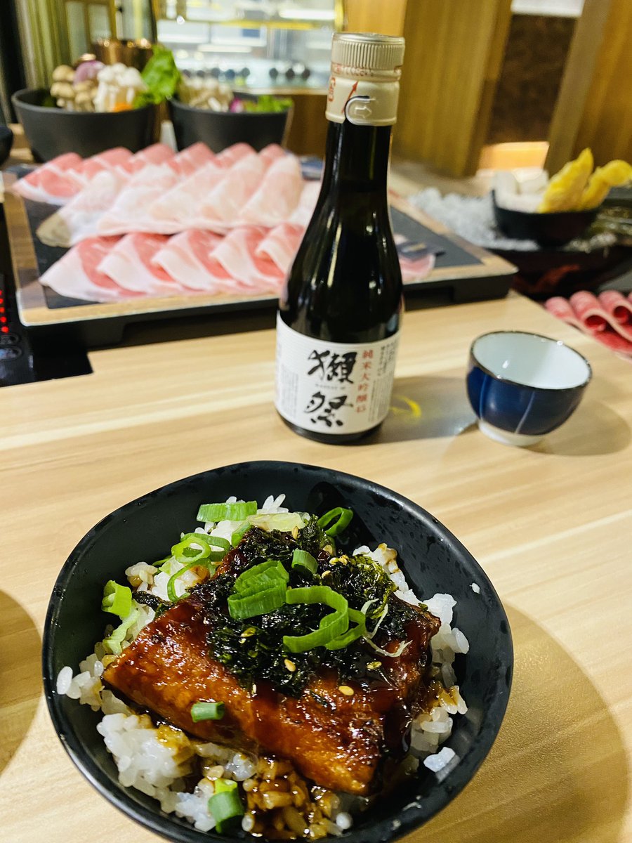 t44eCPUgdW3d5Va's tweet photo. #好的酒一喝就知道
這酒第一口的確很好喝，之後的第二口第三口感覺越來越好喝

#獺祭
日本清酒通常都會有卡喉的感覺，所以這是真的獺祭喝起來順口多了 https://t.co/LcczDhgwAn