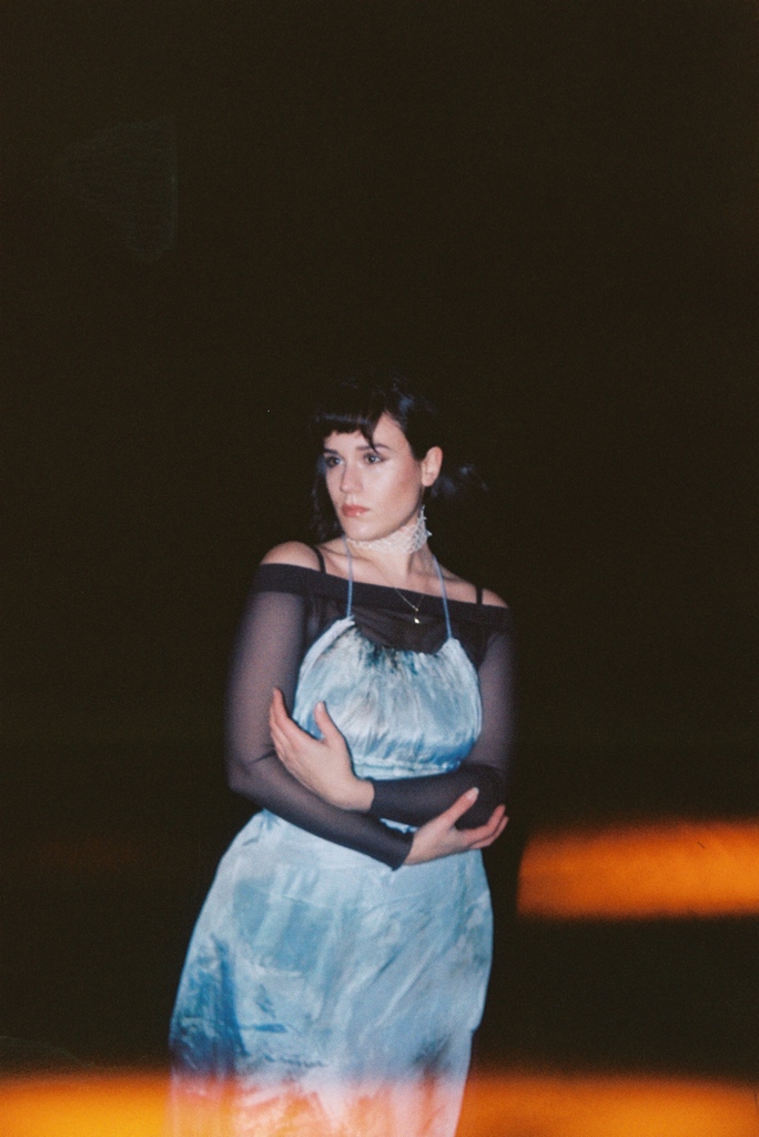 ‘Home Is You’ is now out in the world 🌙 listen here: ditto.fm/home-is-you-ma…

This song is about suffering a long distance relationship and the last attempts to hold on.

I hope you enjoy it 🌙✨❤️