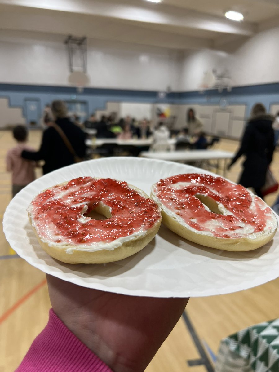 laprairie_chels's tweet image. My first book &amp;amp; a bagel 🥯 @BrevoortPark. We have some special guests from @SaskRushLAX this morning reading to our littles. #spslearn @StoonPubSchools