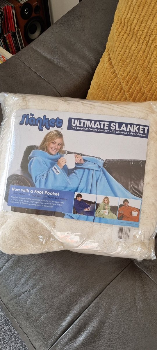 LeeksAndDeeks's tweet photo. On Birthdays we drink Moet ๐ฅ
@read_holmfirth
@blink182
#Slanket
#BirthdayGirl
#OldLady ๐ต๐ต๐ต๐ต๐ต https://t.co/TnCdVxqHlW