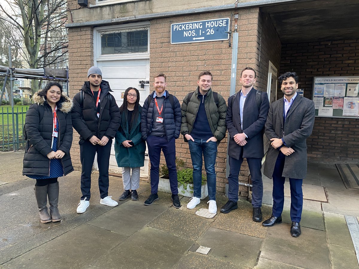 Wrapping up a week of tackling #DigitalExclusion in #Paddington following a successful drop in session supporting residents of Hallfield Estate. Thank you @LancGateLabour councillors @ormsby_ellie and @RyanJudeGreen and our fantastic @VodafoneUK volunteers for sharing expertise.