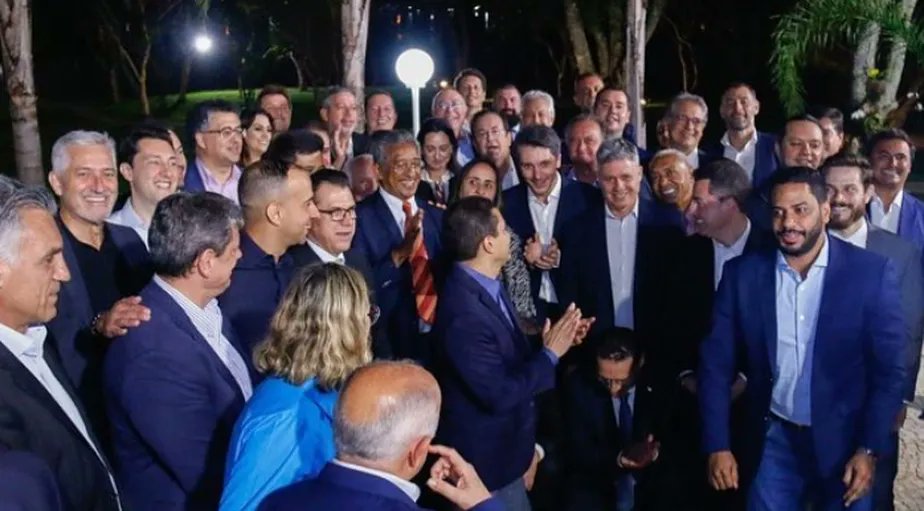 Jantar pró-Lira reúne aliados de Lula, Tarcísio, Boulos, mulher de Moro e Eduardo Bolsonaro glo.bo/3HaqmtP