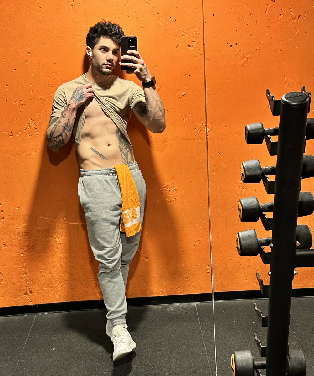 robisramiress's tweet photo. Gym                     //       my holes

🧡💦 https://t.co/lKJTuhkO28